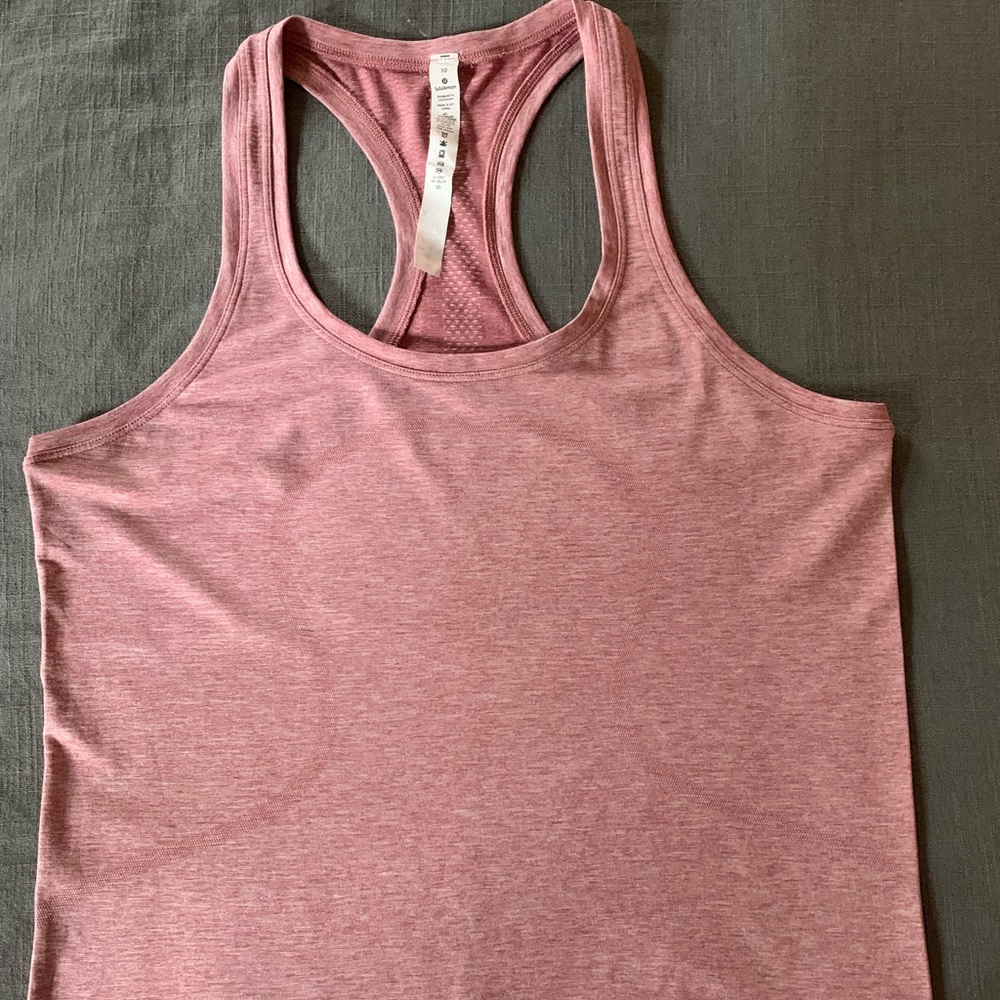 Lululemon tank (cropped)